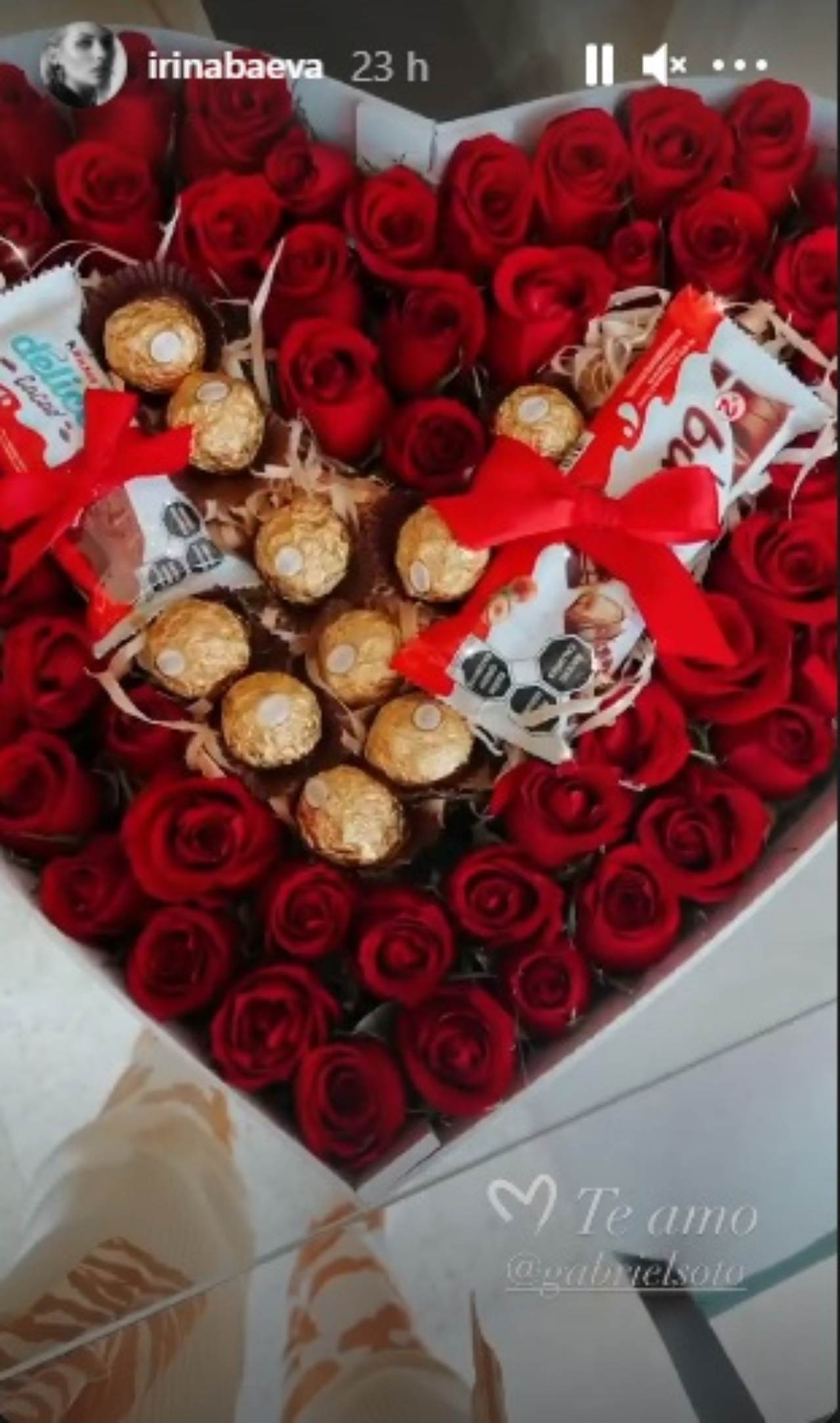 Irina baeva presume regalo le dio gabriel Soto