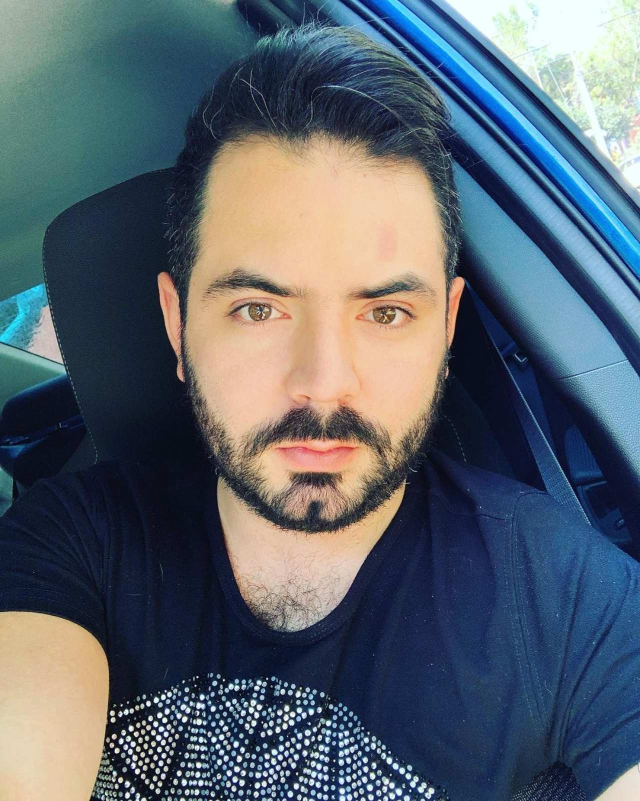 José Eduardo Derbez teme fotos íntimas hombres