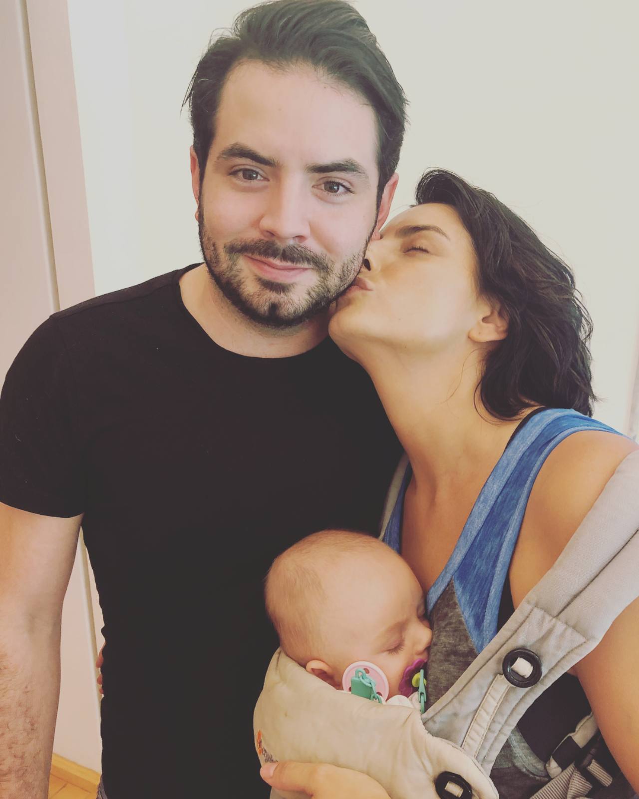 Aislinn Derbez habla de su distanciamiento con su hermano