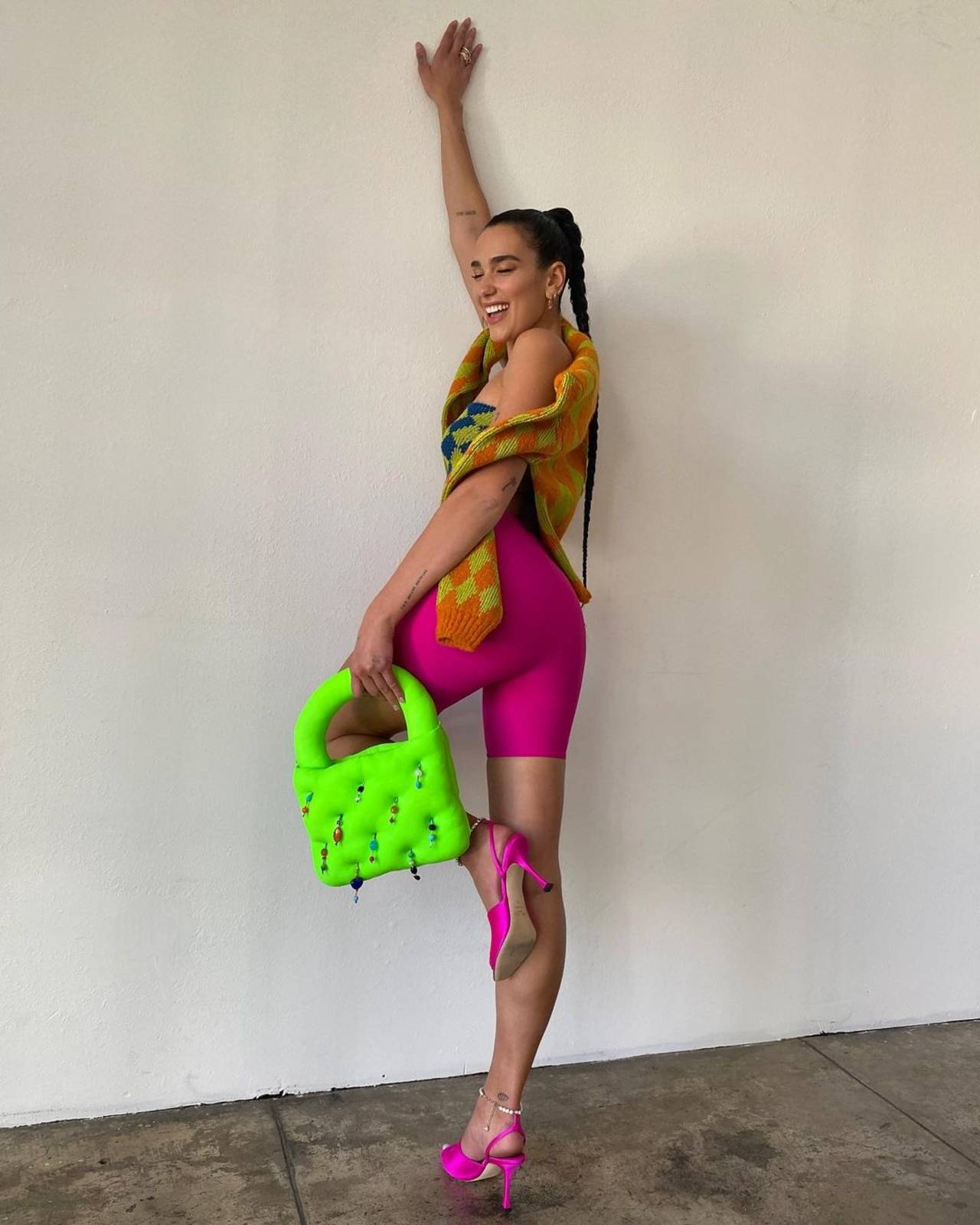 nacaranda dua lipa outfit la hora pico