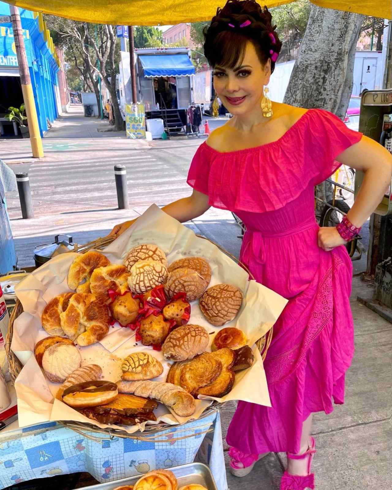 Maribel Guardia vende pan fotos