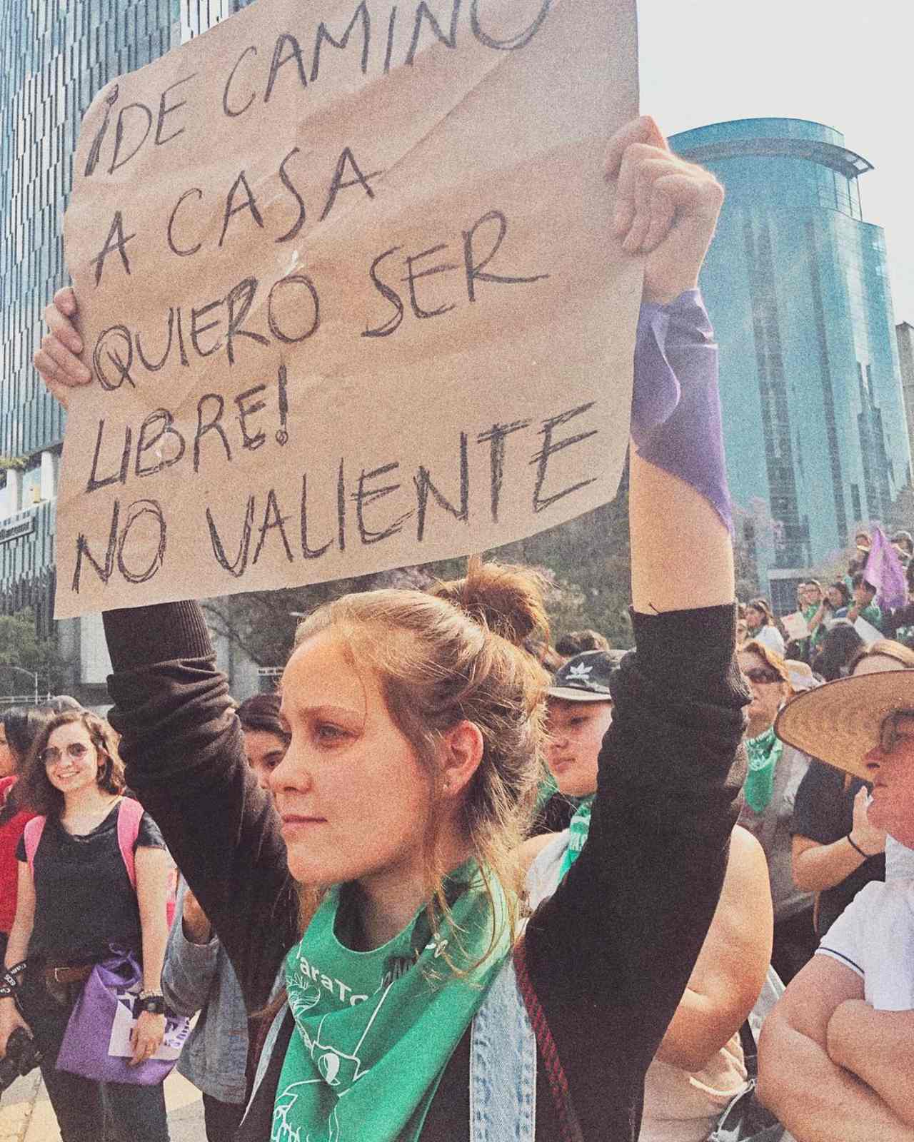 famosa actriz Natasha Dupeyrón foto aborto críticas