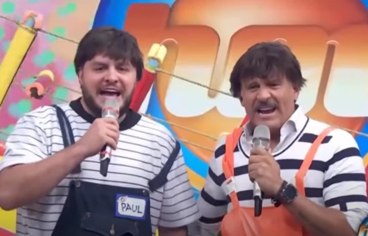 Paul Stanley y Arath como Chabelo