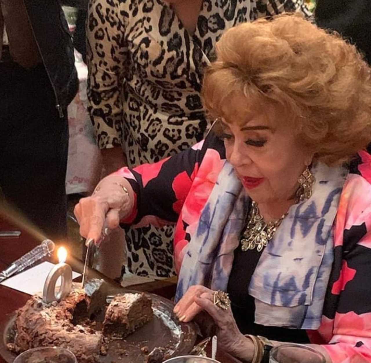Silvia Pinal se vacuna contra Covid