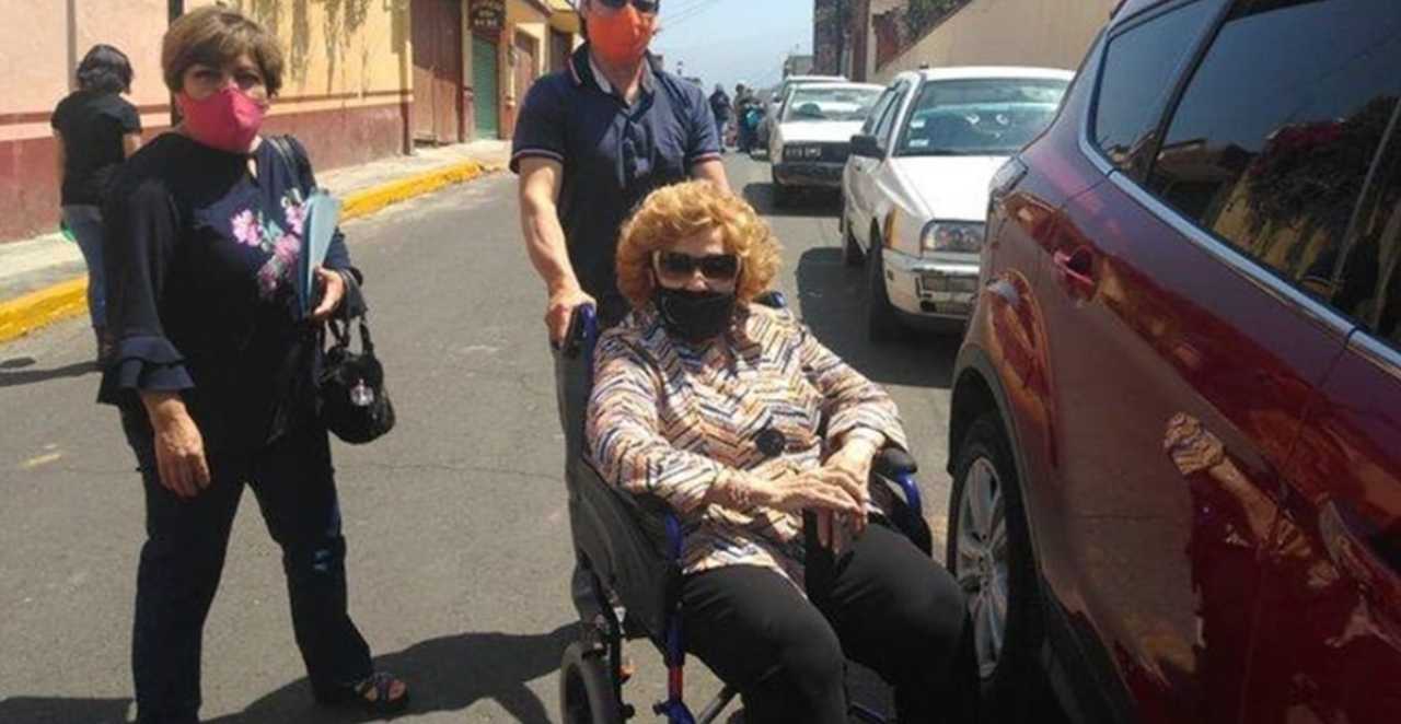 Silvia Pinal se vacuna
