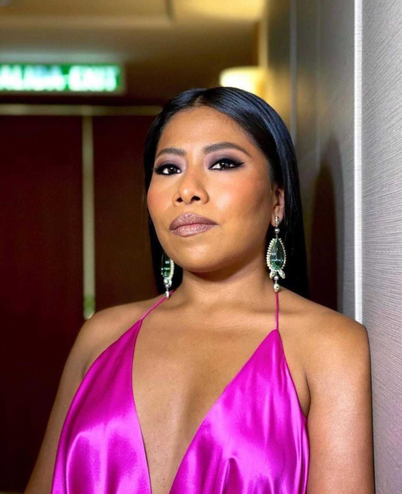Yalitza Aparicio con su outfit para los Globos de Oro