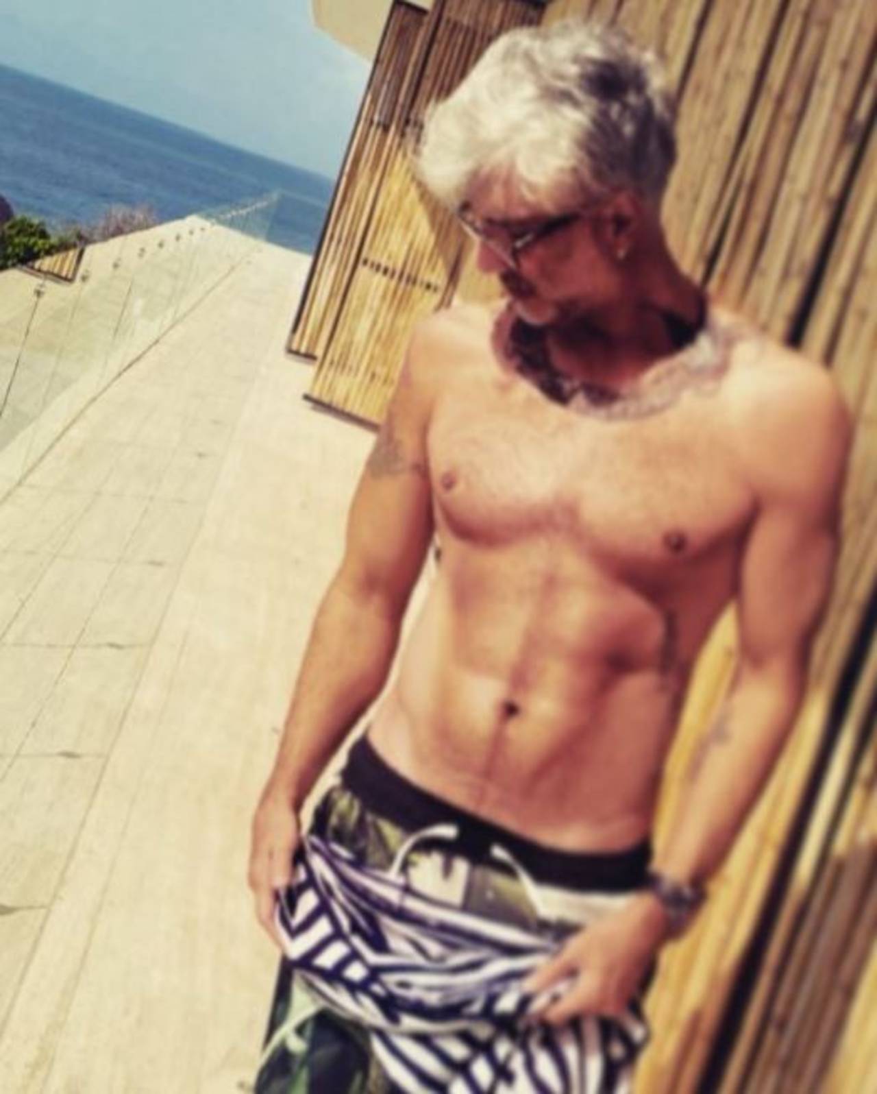 Alejandro Fernández cuerpo 50 años