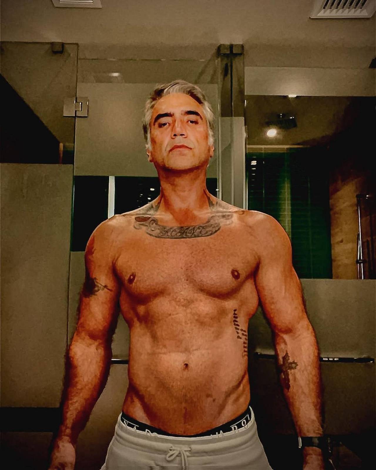 Alejandro Fernández cuerpo musculoso