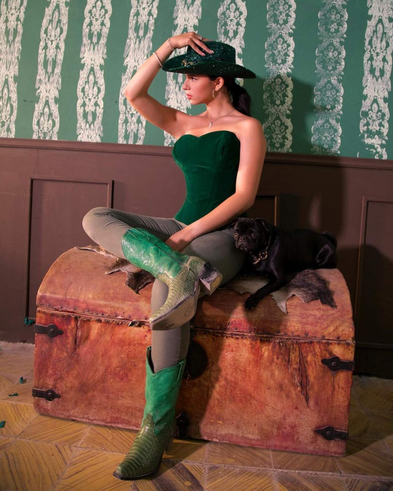 Angela Aguilar con look verde En Realidad