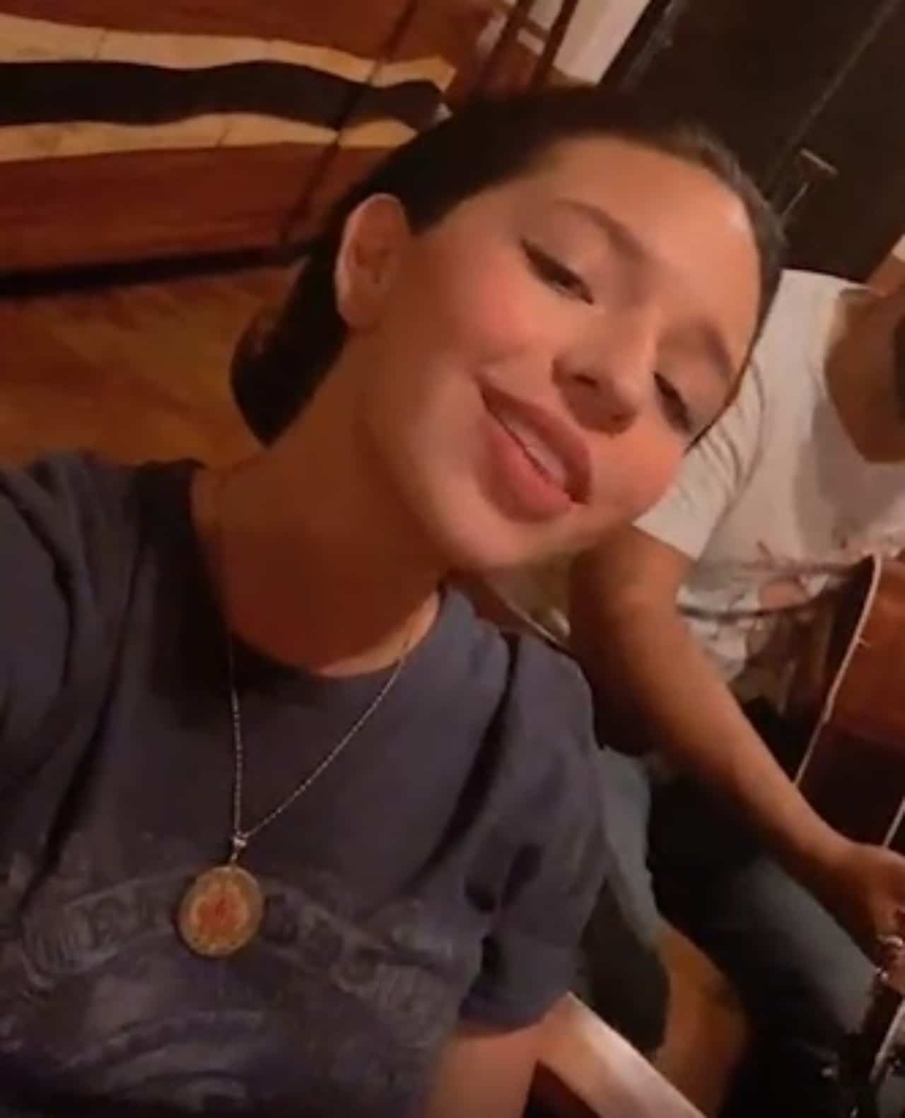 Angela aguilar canta shallow de lady gaga