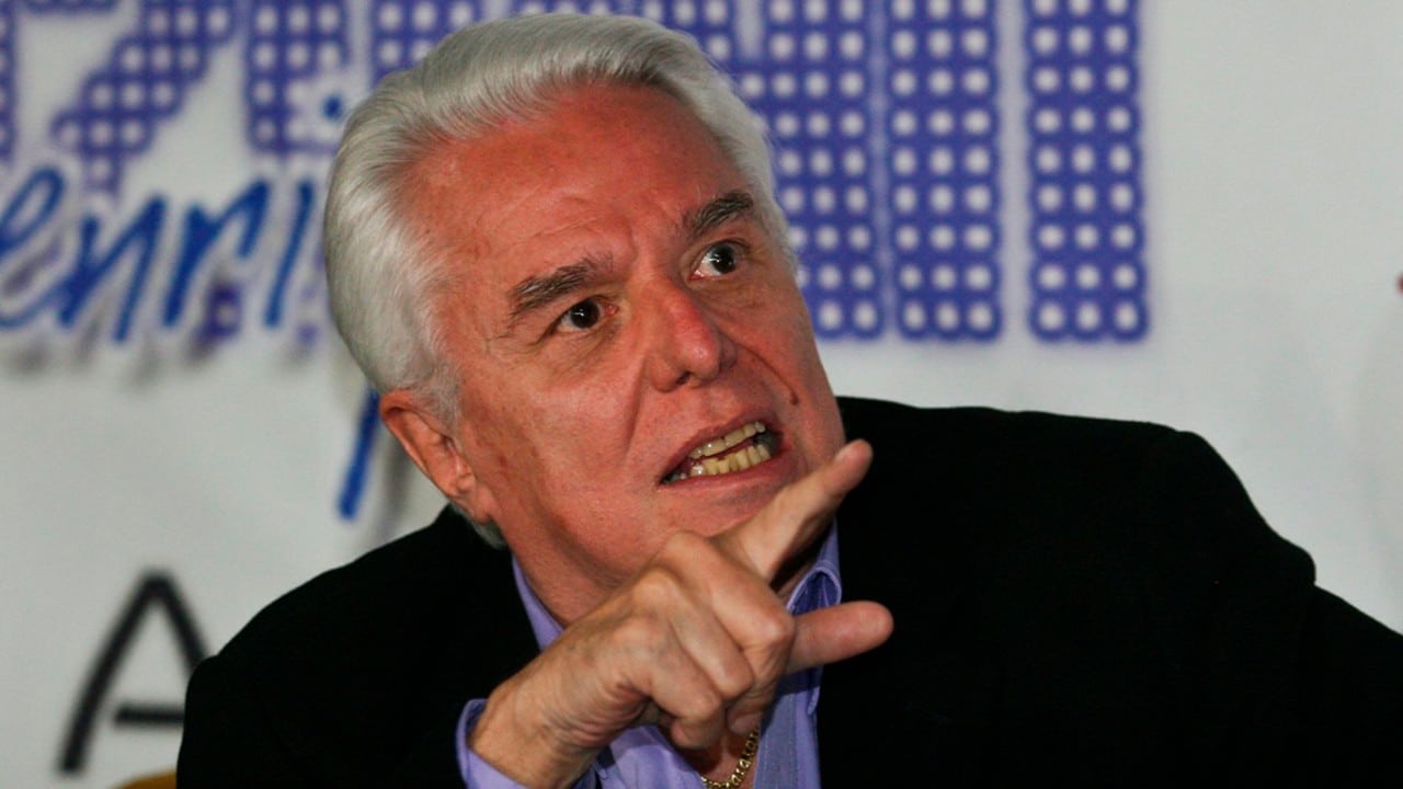 Enrique Guzmán defendiendo Frida Sofía