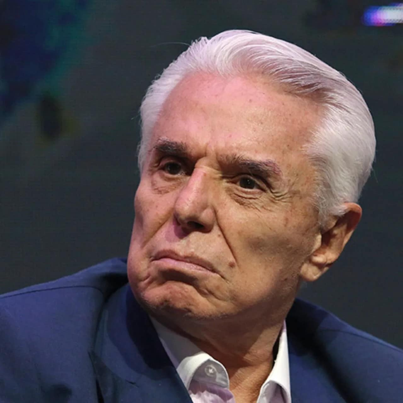 Enrique Guzmán tocando a Verónica Castro video