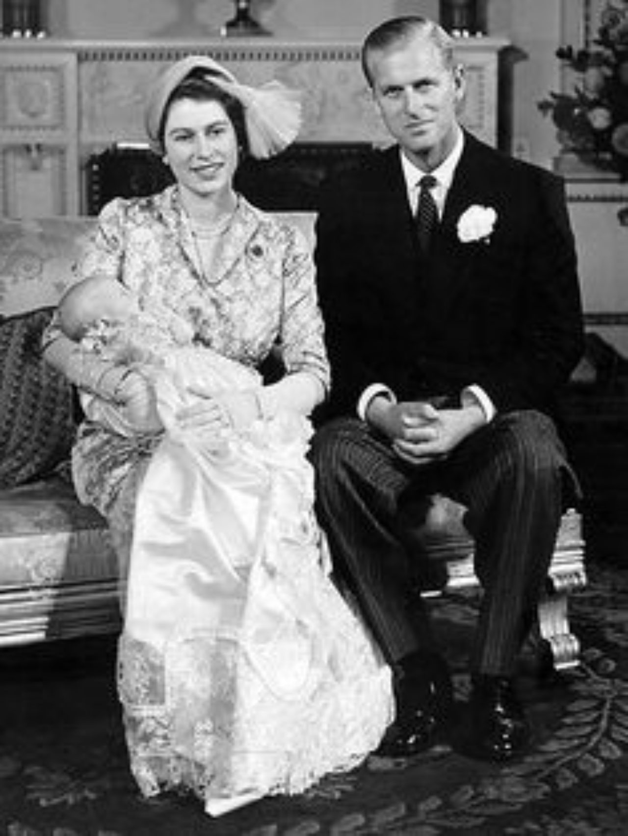 reina isable y principe felipe con hijo