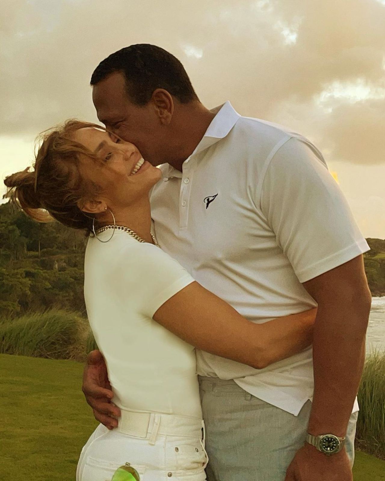 Jlo y Alex Rodriguez abrazados felices