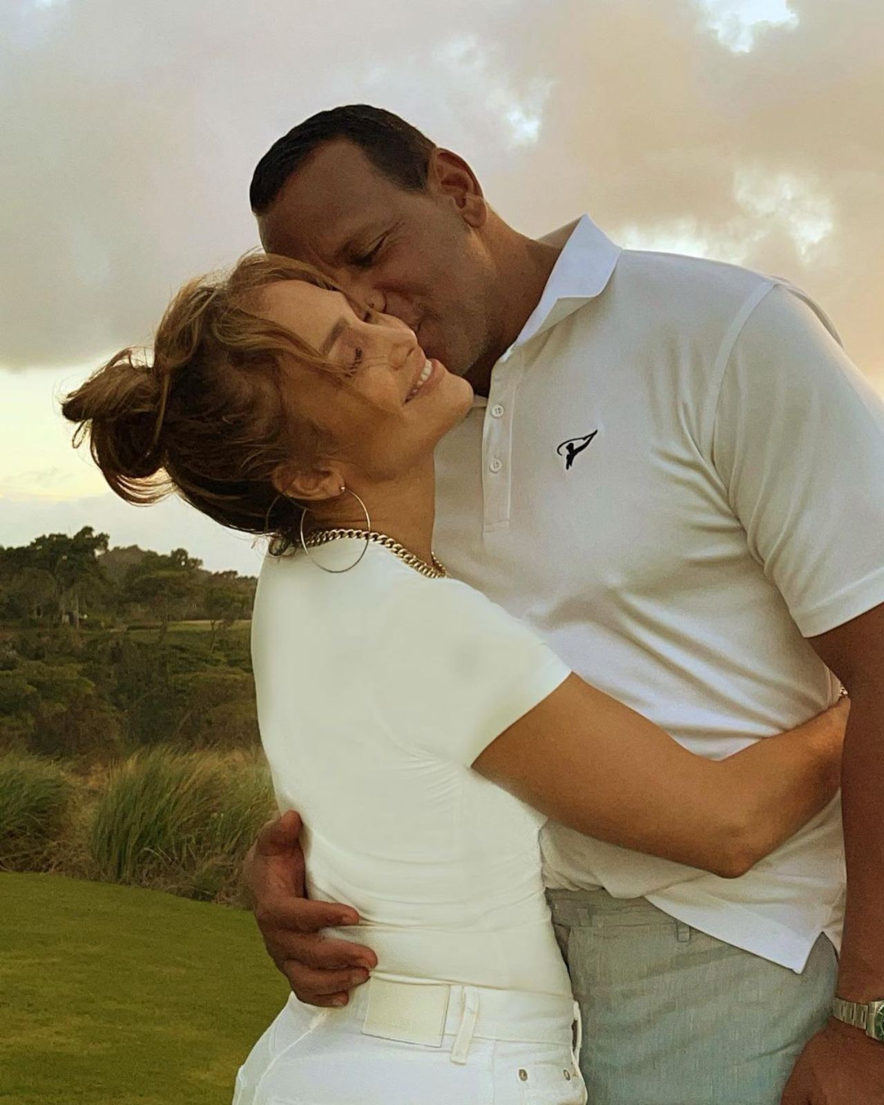 Jennifer Lopez y Alex Rodriguez abrazados
