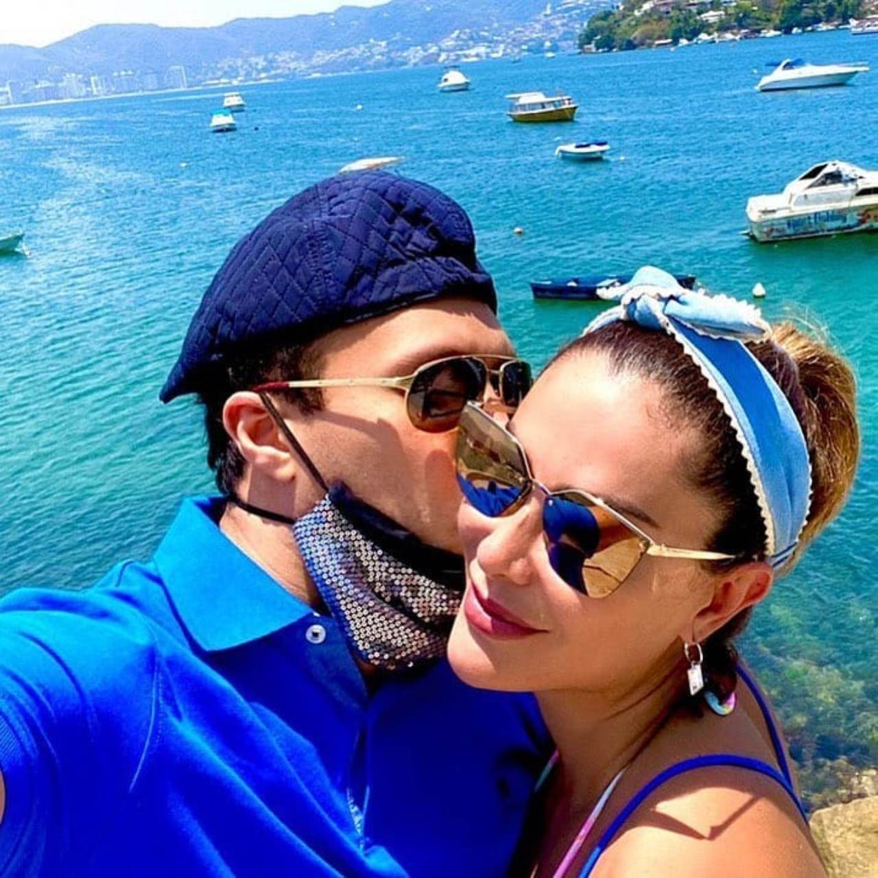 Larry Ramos y Ninel Conde besandose