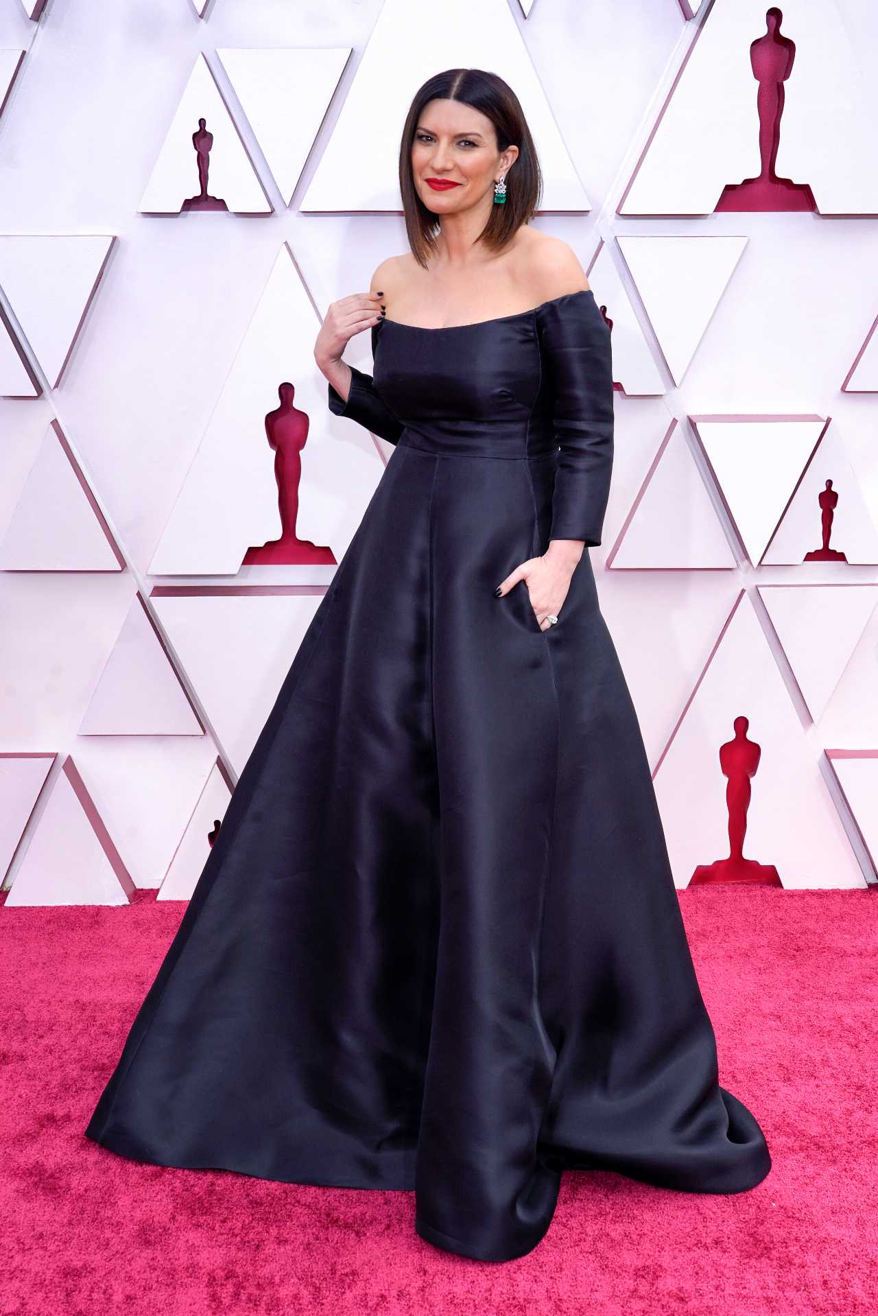 Laura Pausini alfombra roja premios oscar 2021