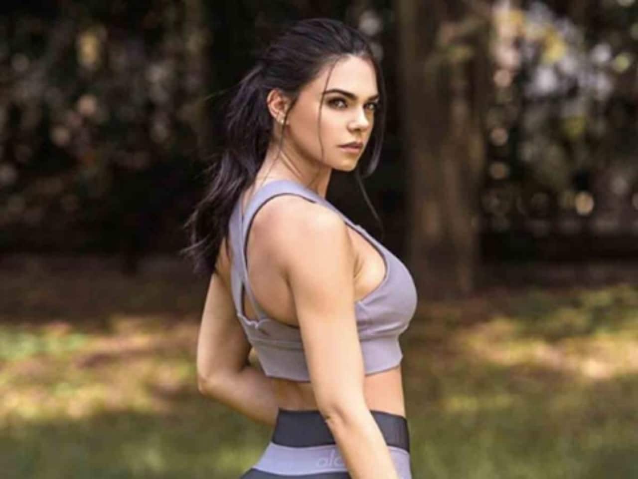 Livia Brito actúa contra el fotógrafo