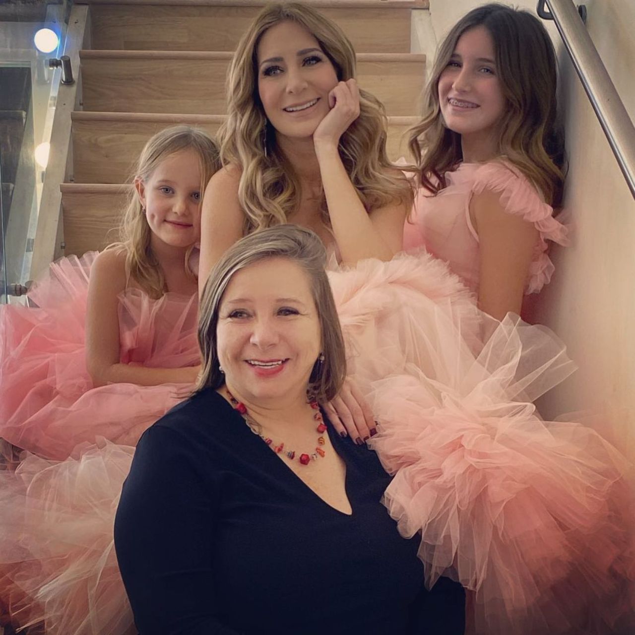 Mama Geraldine Bazan y sus hijas