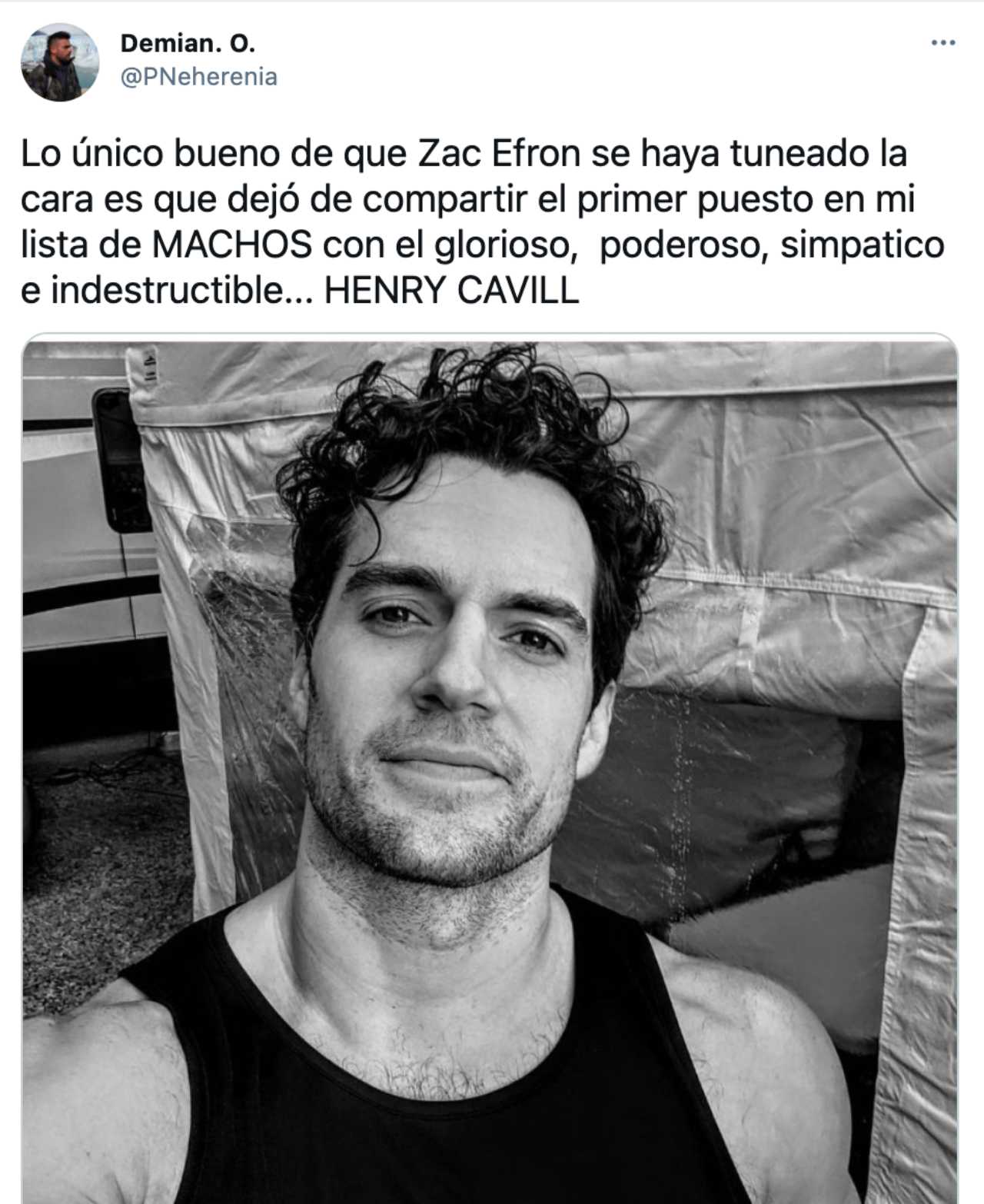Zac Efron comparado con Henry Cavill en meme
