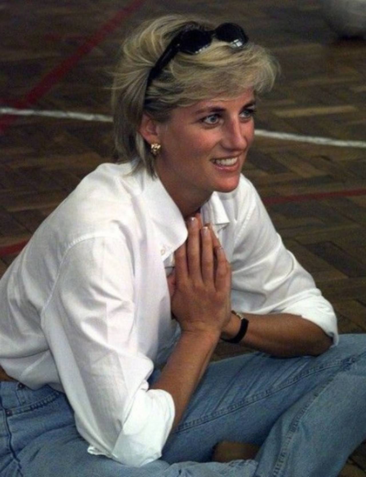 Lady Diana con look camisa blanca