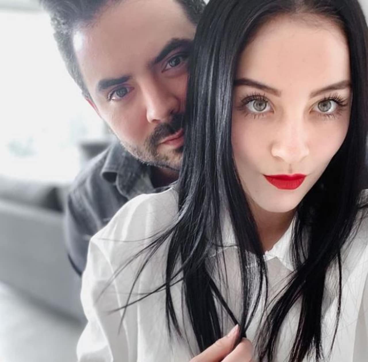 Novia José Eduardo Derbez defiende naquita