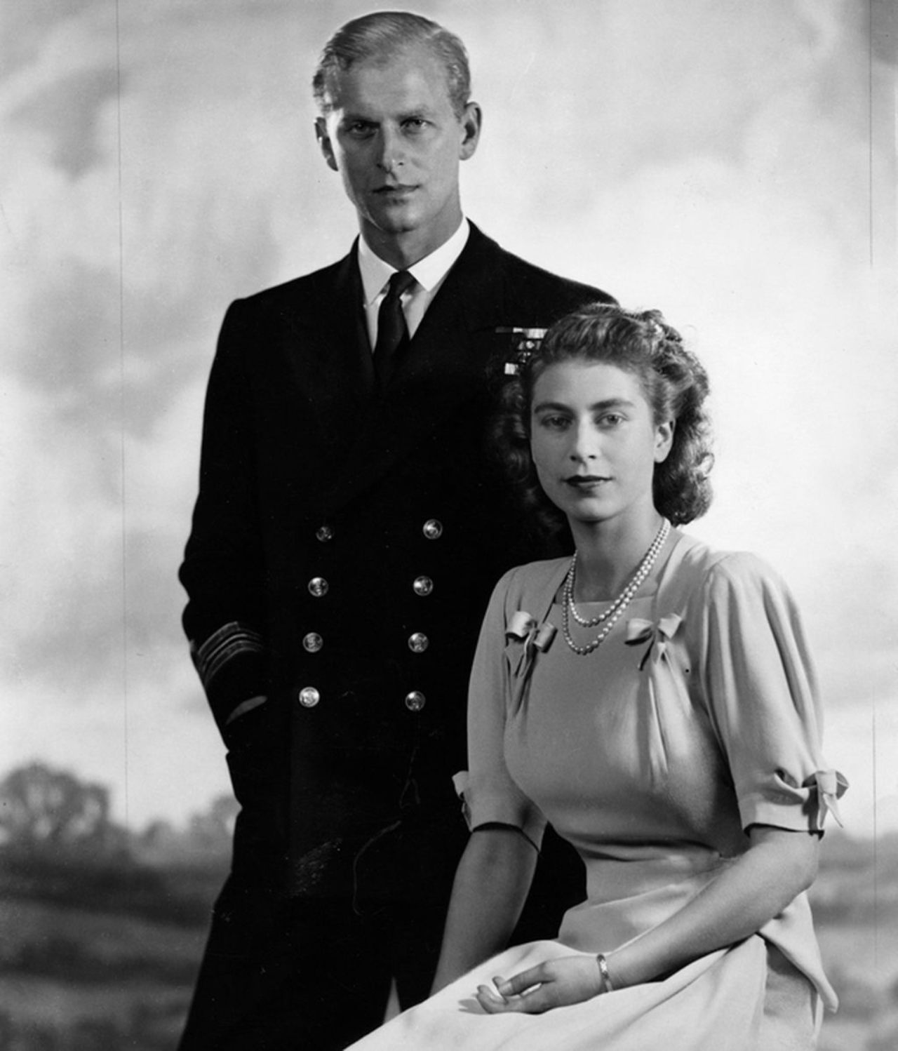 Principe Felipe y reina isabel jovenes