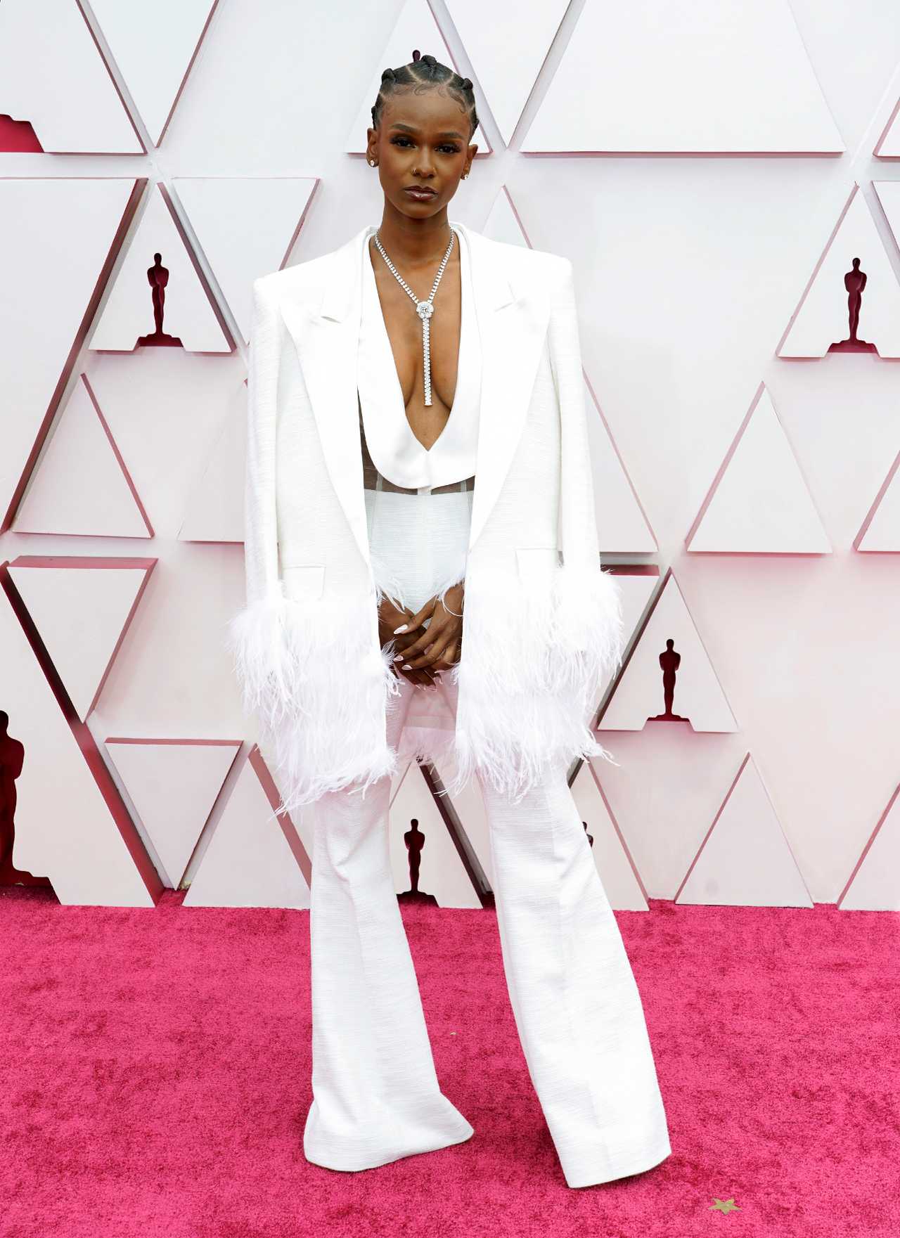 Tiara Thomas en la alfombra roja premios oscar 2021