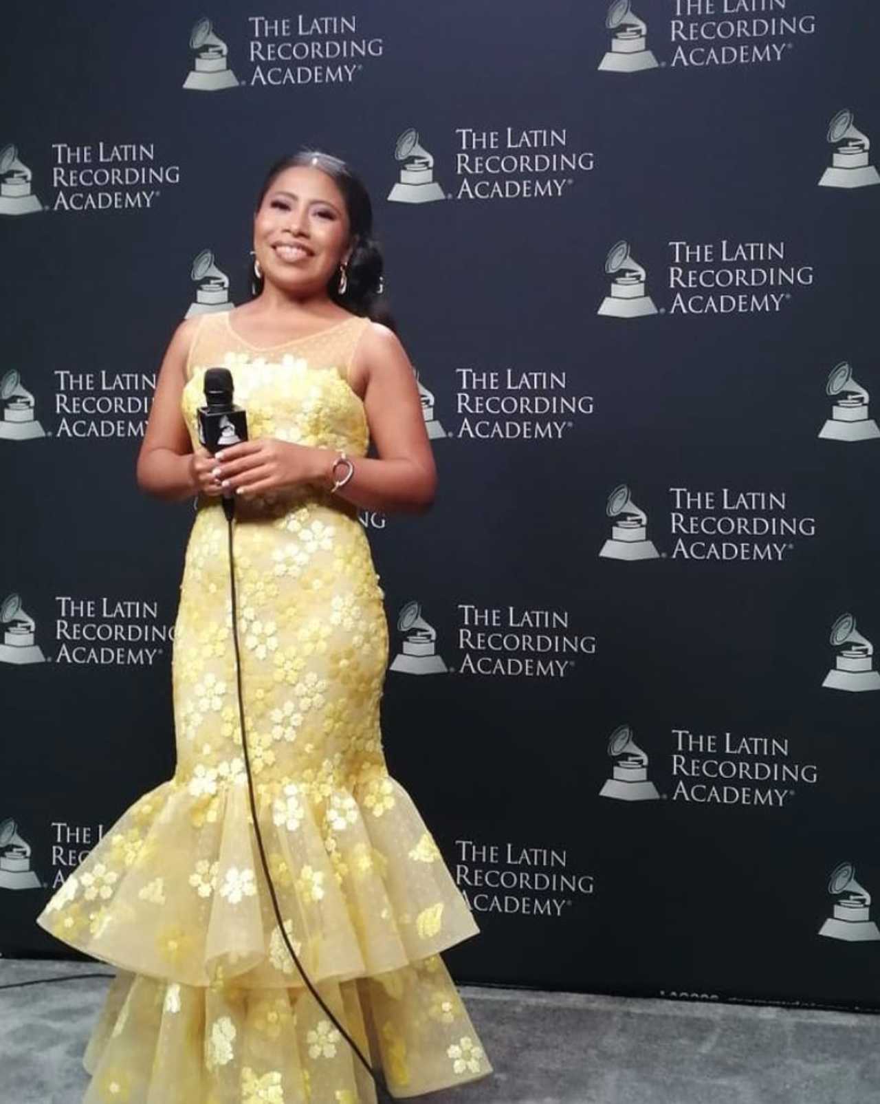 Yalitza Aparicio presenta a su gato