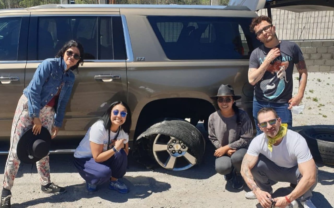 Yalitza Aparicio sufre accidente llanta