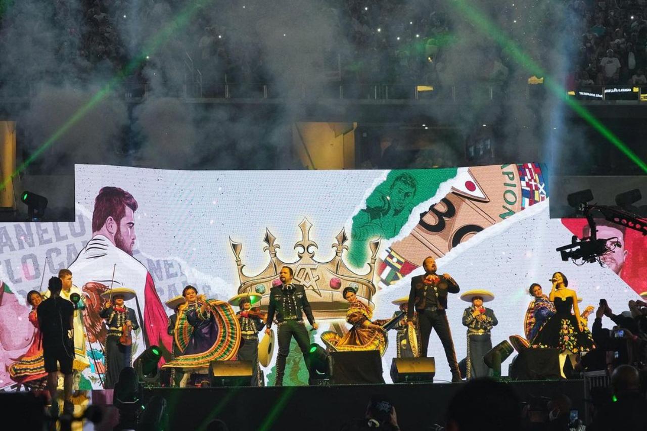 Angela Aguilar en la pelea canelo