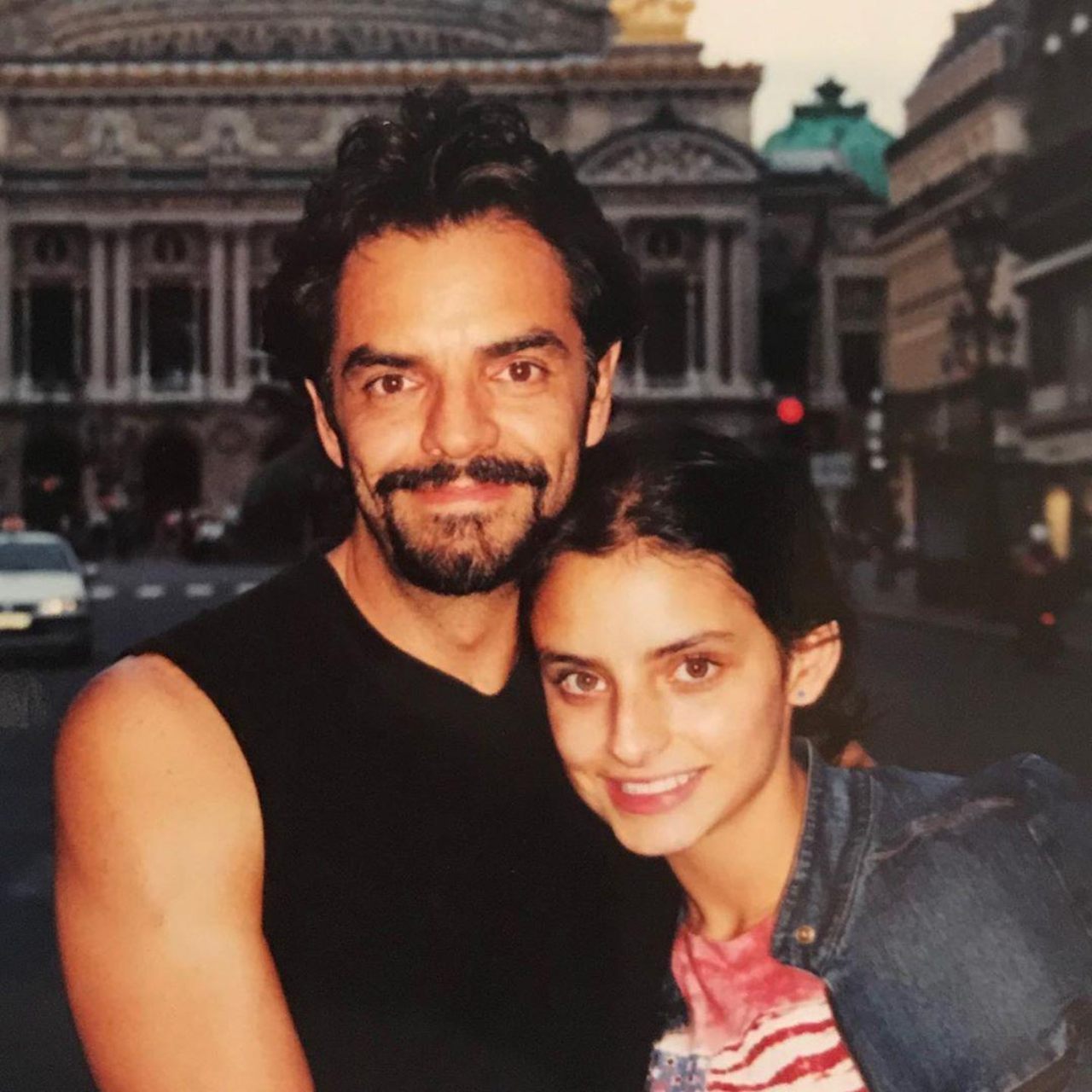Eugenio Derbez joven y Aislinn Derbez niña
