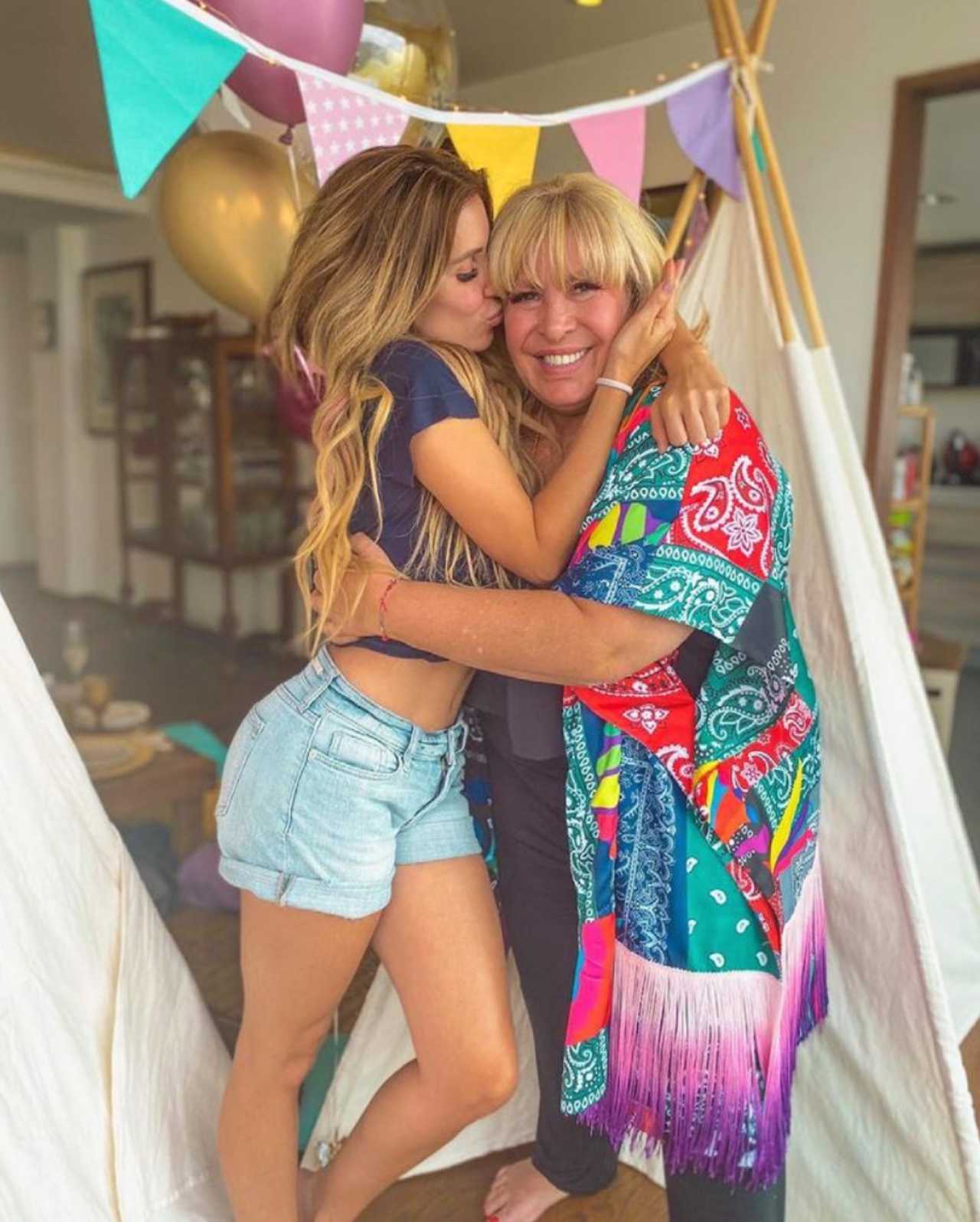 Andrea Escalona con Magda Rodríguez