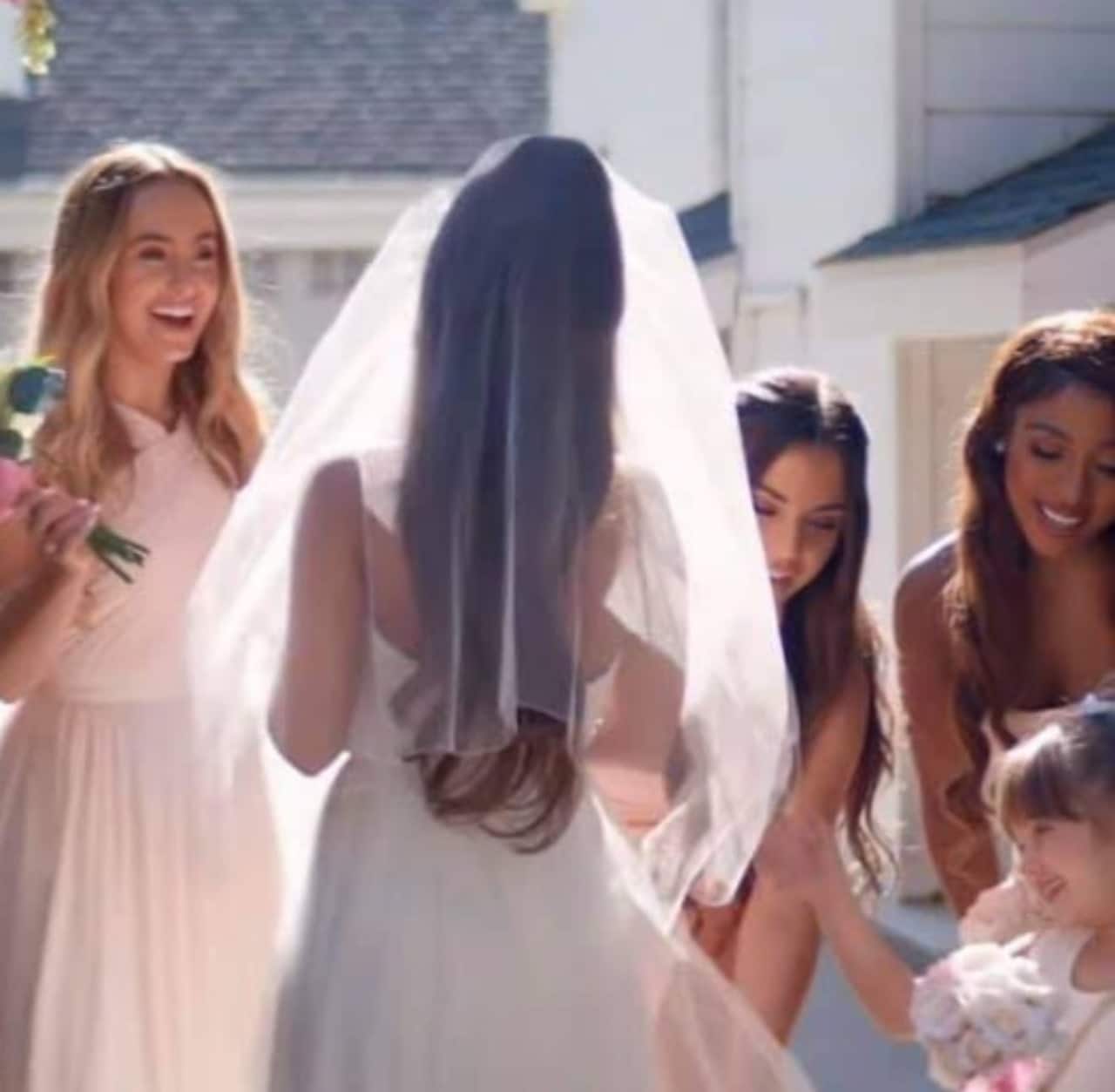 Ariana Grande en su boda vestida novia