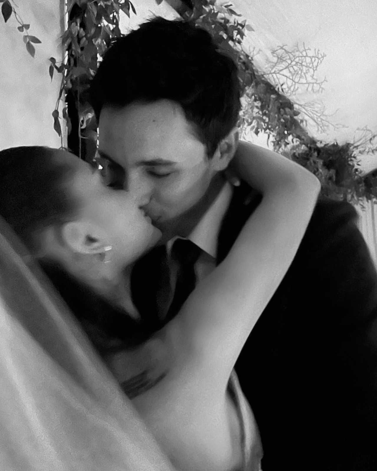 Ariana Grande se casó con Dalton Gómez confirma boda