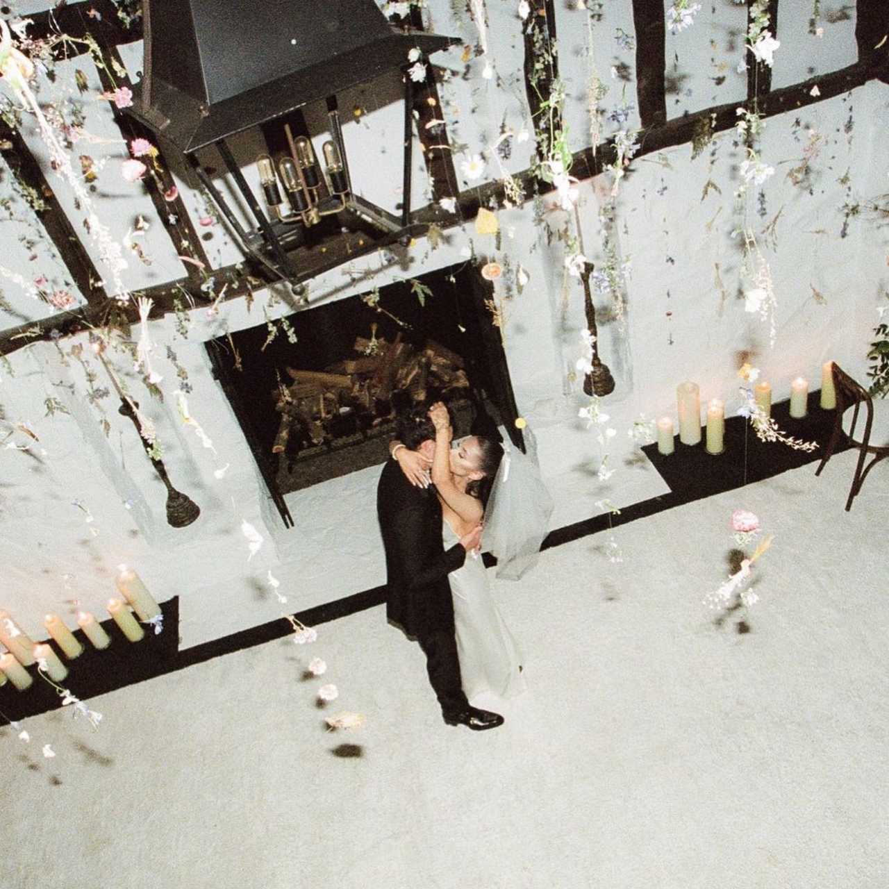 Ariana Grande se casó confirma boda fotos