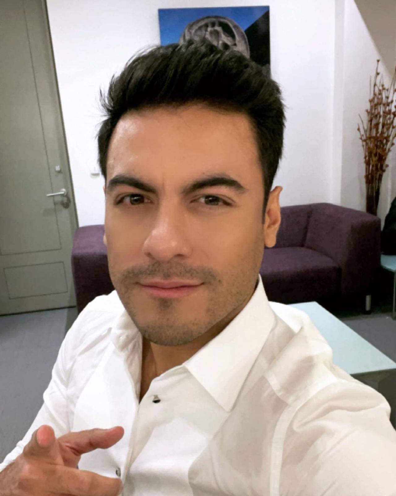 Carlos Rivera revela que quiere casarse con Cynthia Rodríguez
