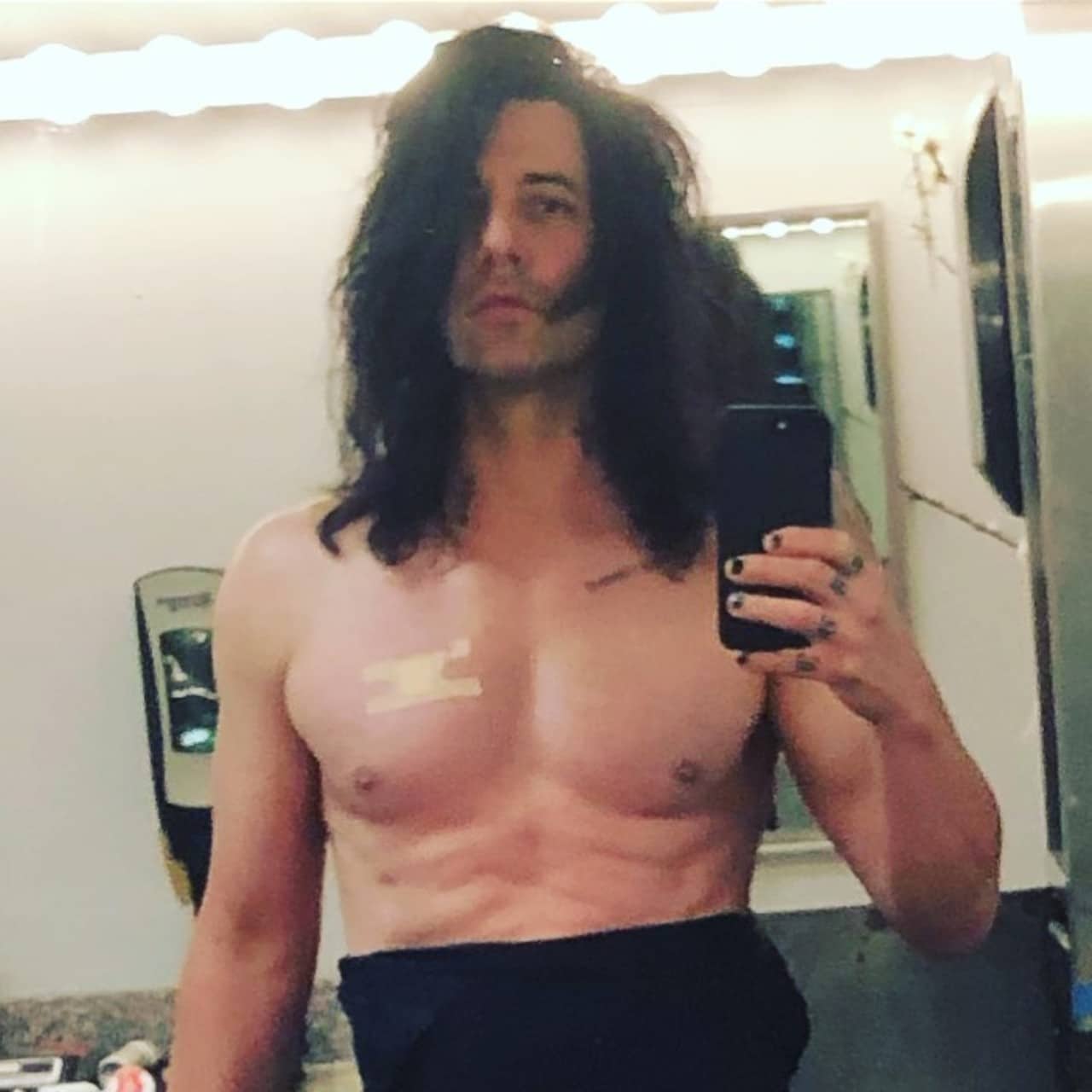 Criss Angel tapa tatuaje Belinda
