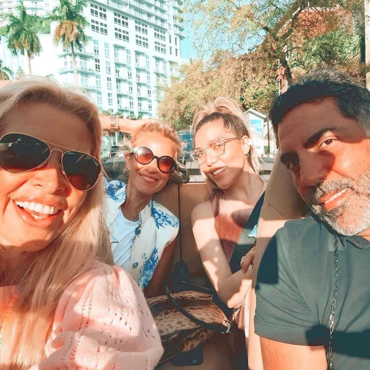 Frida Sofia con su familia
