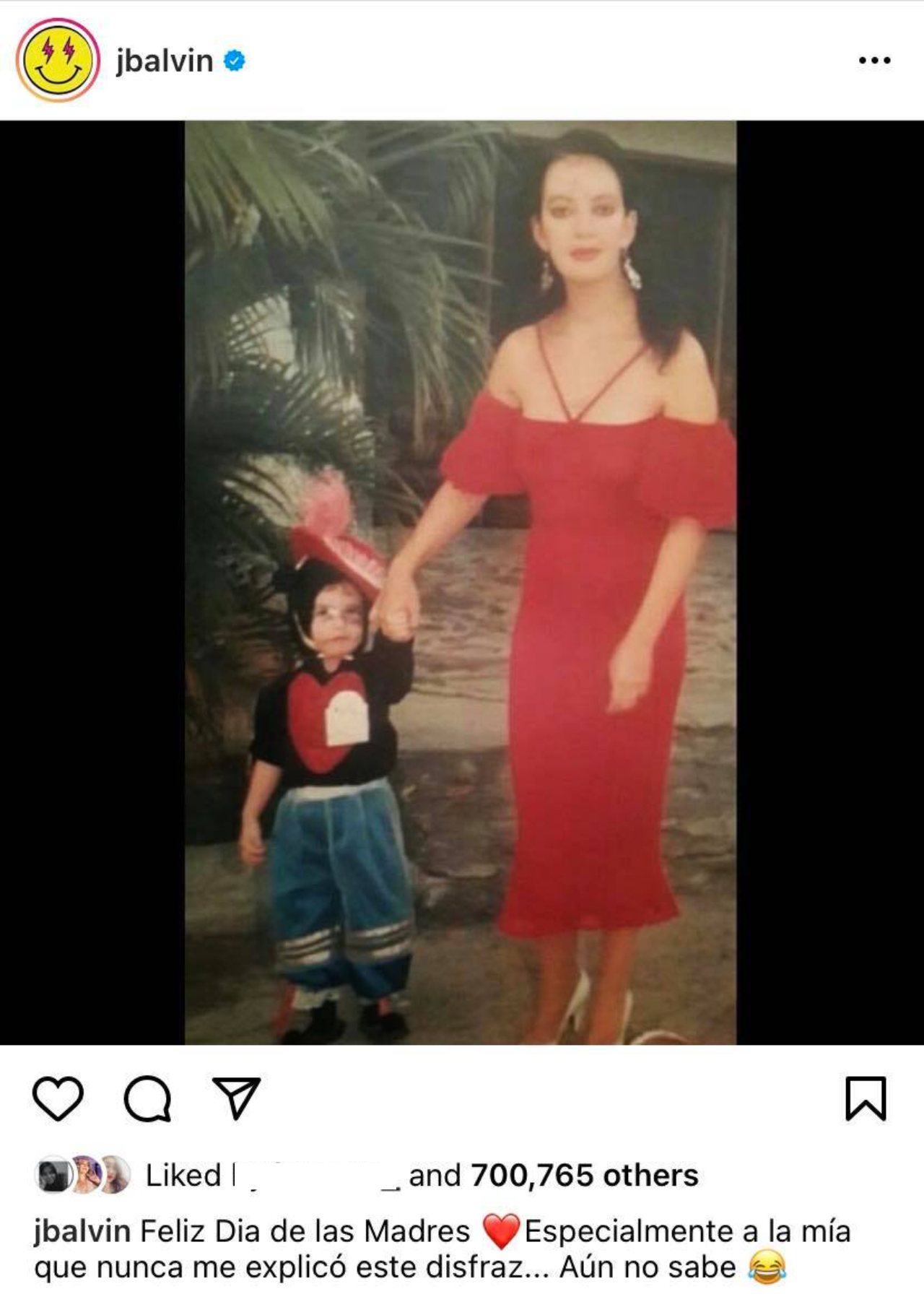 JBalvin con su mama felicitacion