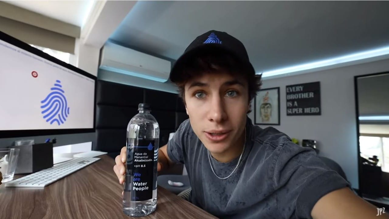 Juanpa Zurita agua embotellada agua críticas