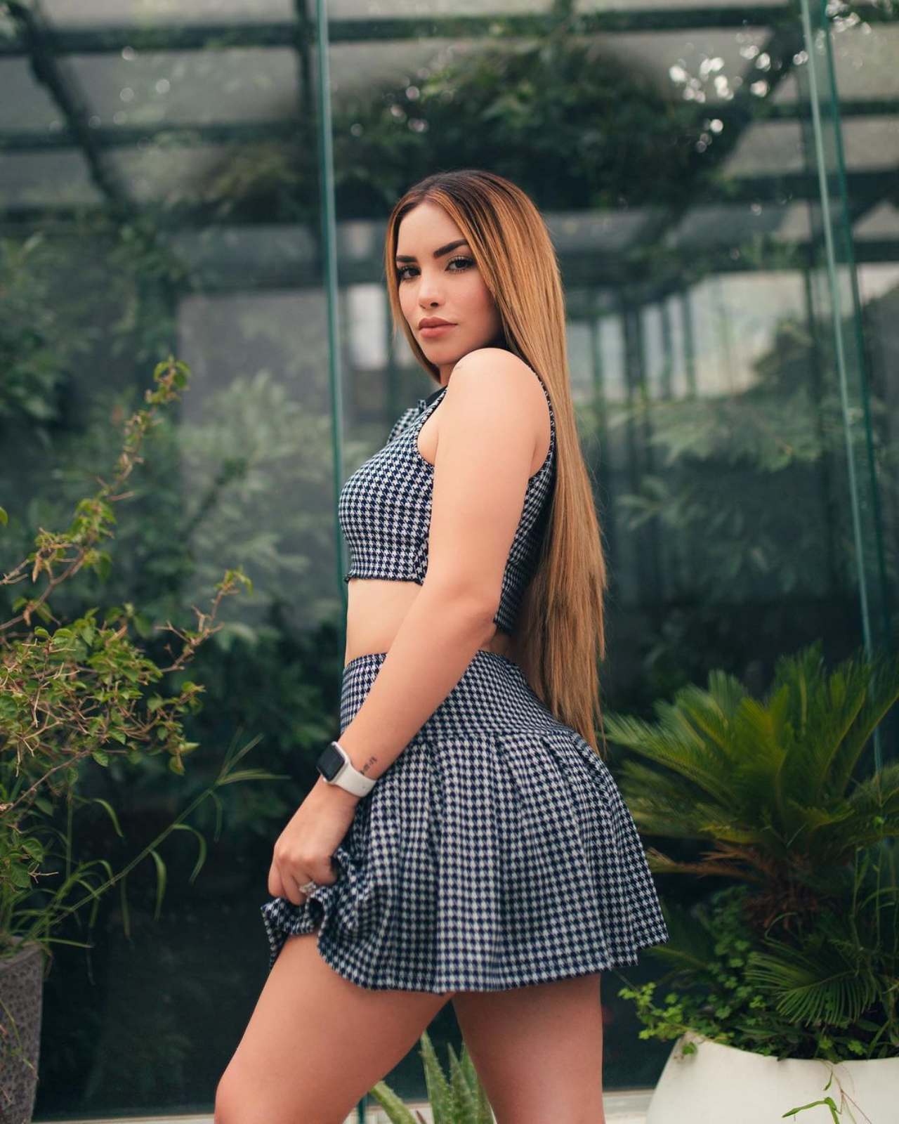 Kimberly Loaiza sufre accidente con su prima patinando