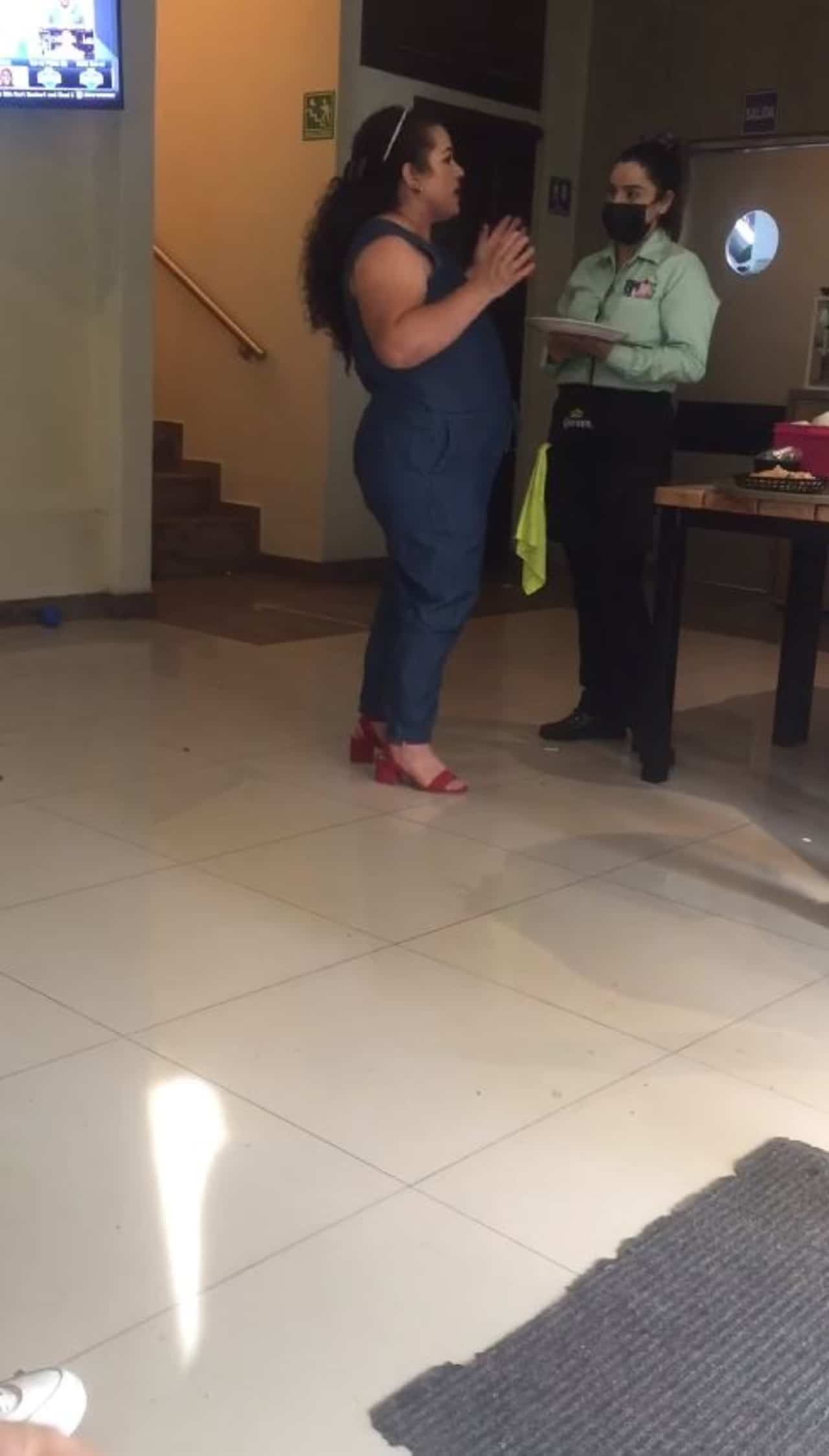 Lady Come Gratis mujer niega pagar cuenta 2 mil 800 restaurante video