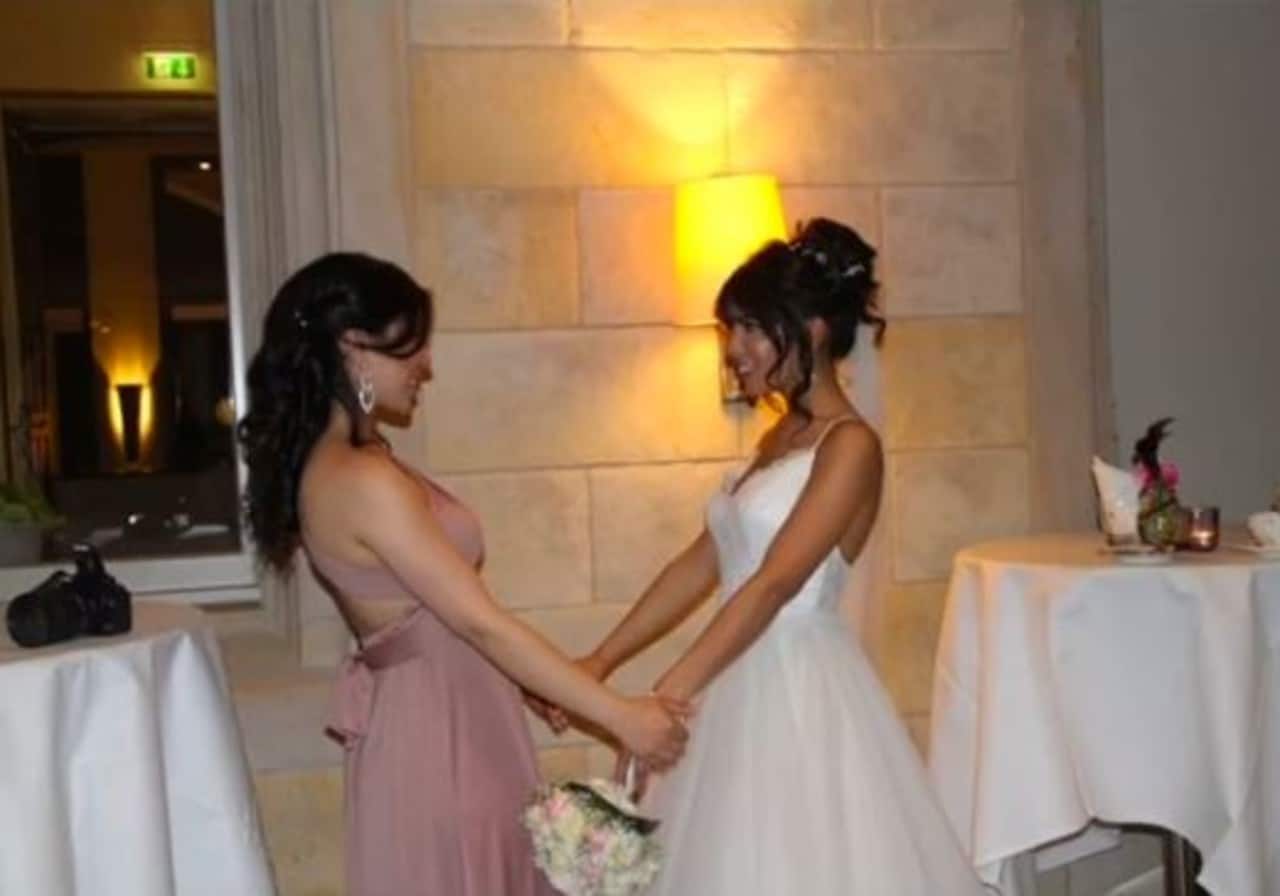 Mujer finge boda celar exnovio