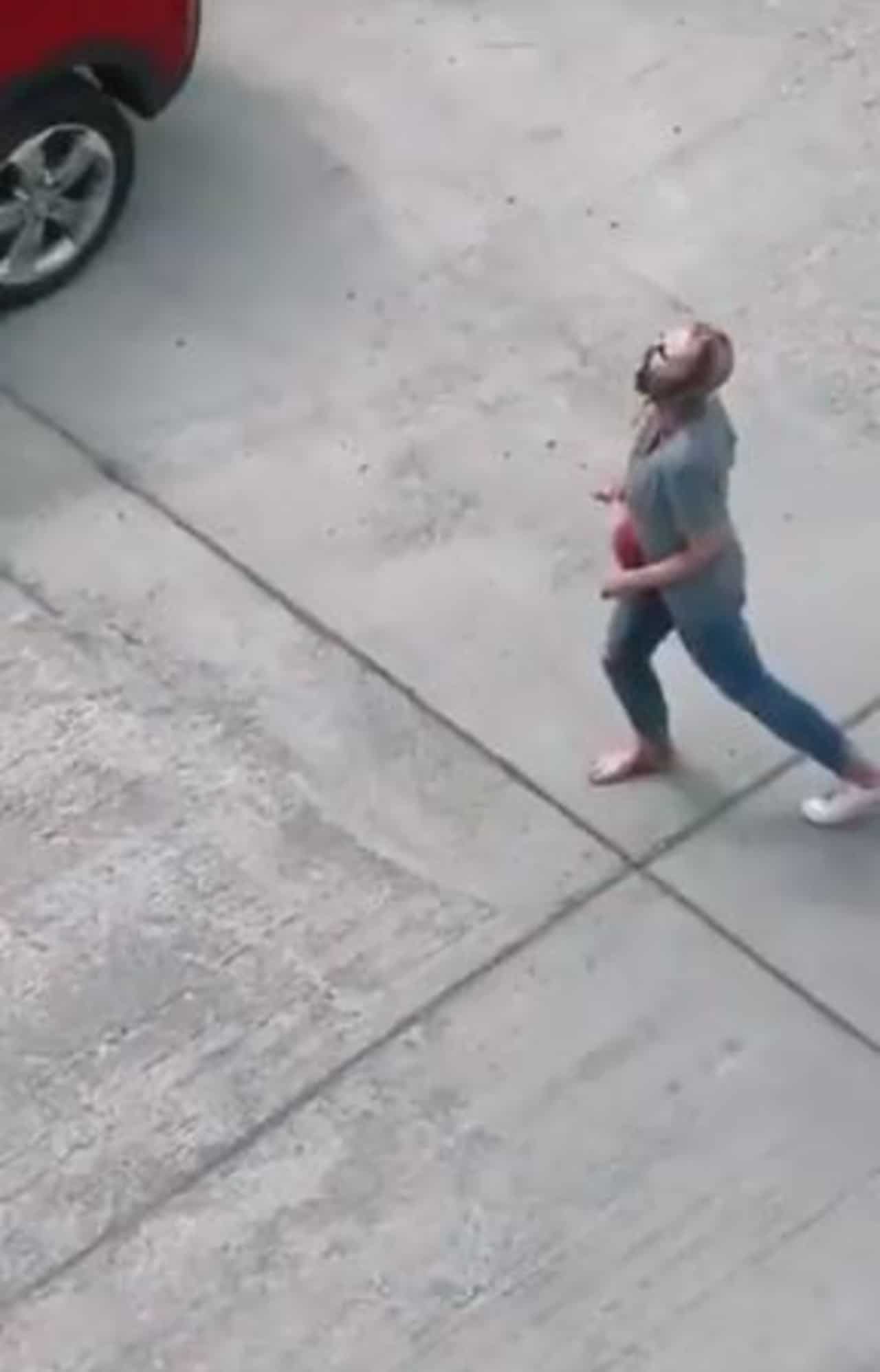 Mujer zombie en Seattle video verdad