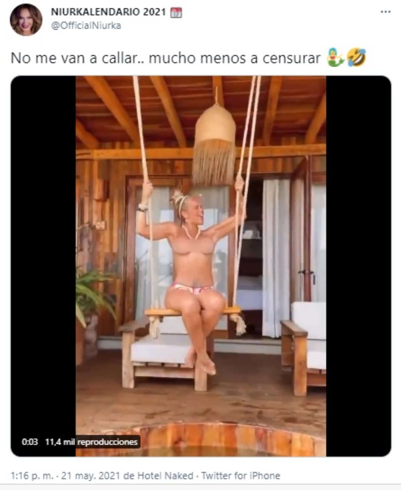 Niurka sin nada en la playa