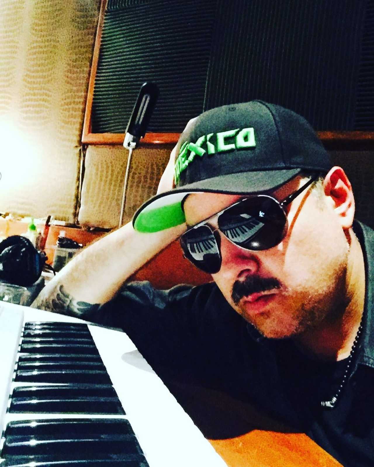 Natanael Cano Pepe Aguilar canción muerto holograma