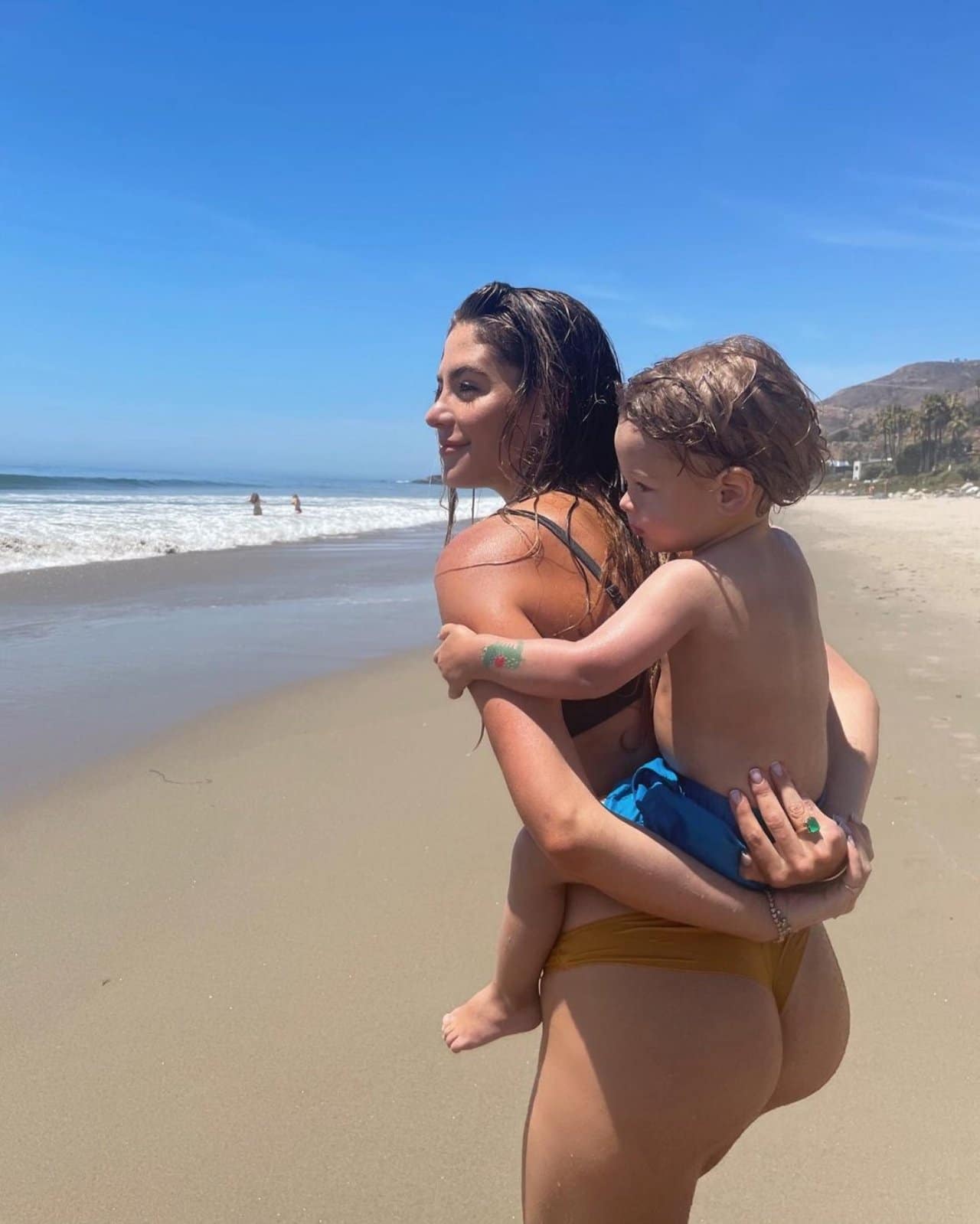 Sarah Kohan y su hijo Noah tatuaje