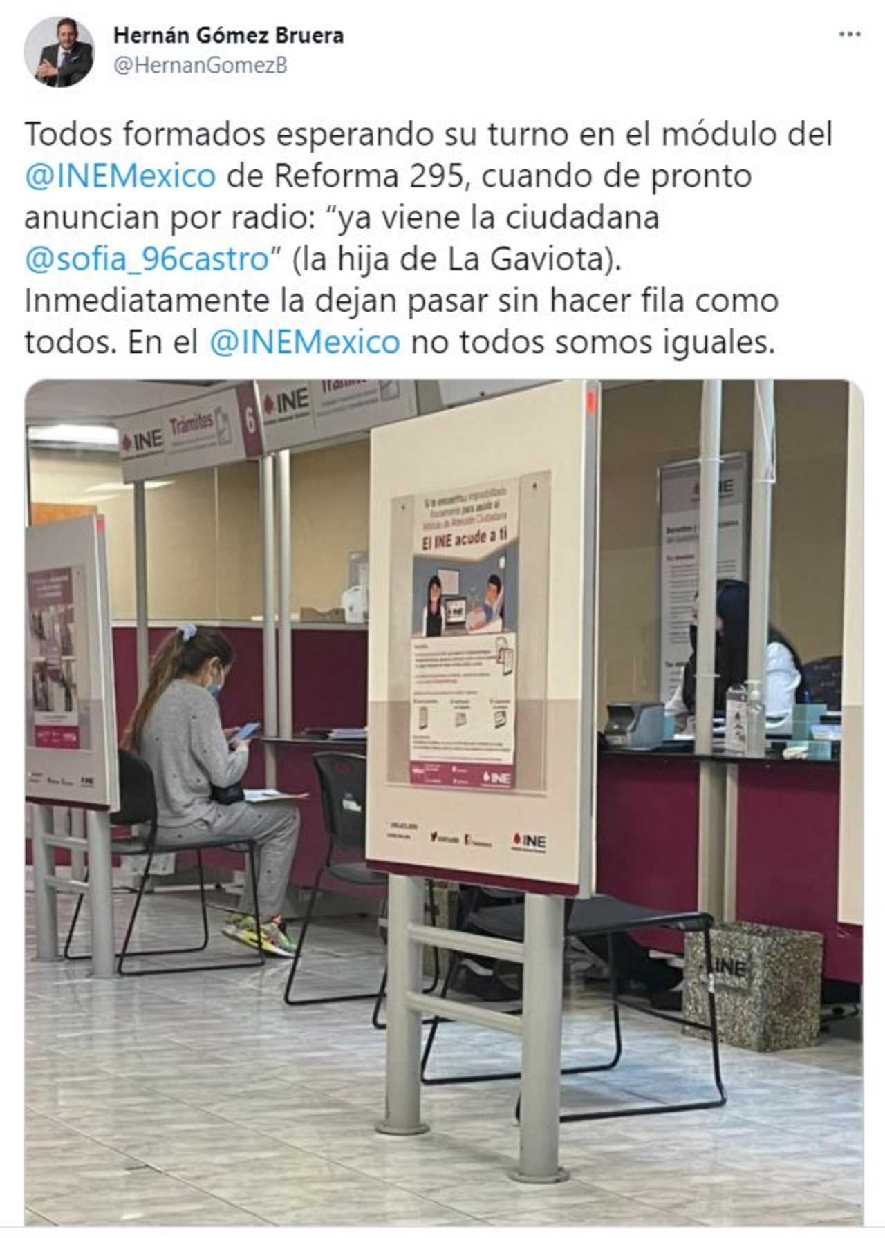 Critican a Sofía Castro por saltarse la fila del INE