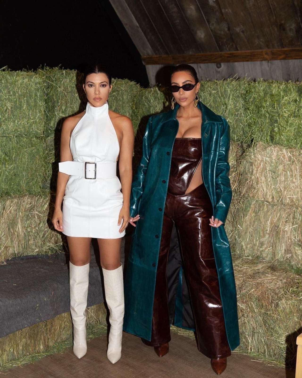 Kourtney y Kim Kardashian piel